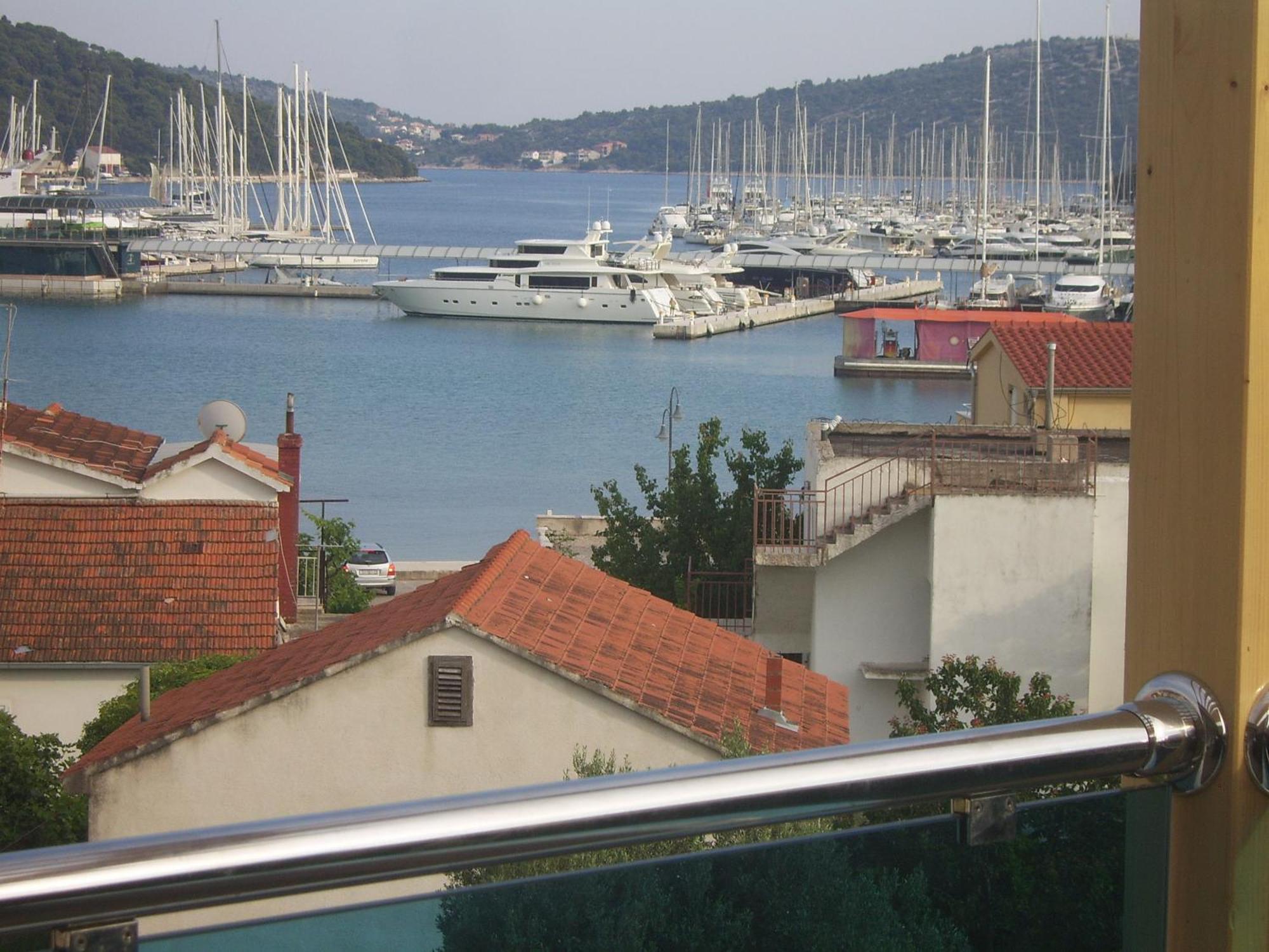 Apartments Villa Erik ロゴズニッツァ 部屋 写真